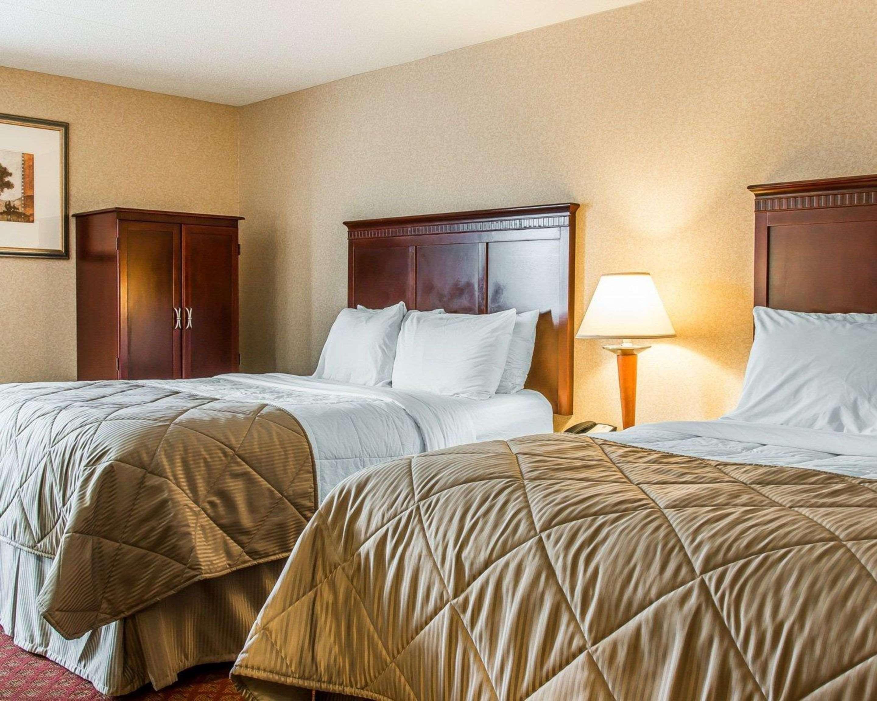 Clarion Inn And Suites Airport Grand Rapids Ngoại thất bức ảnh