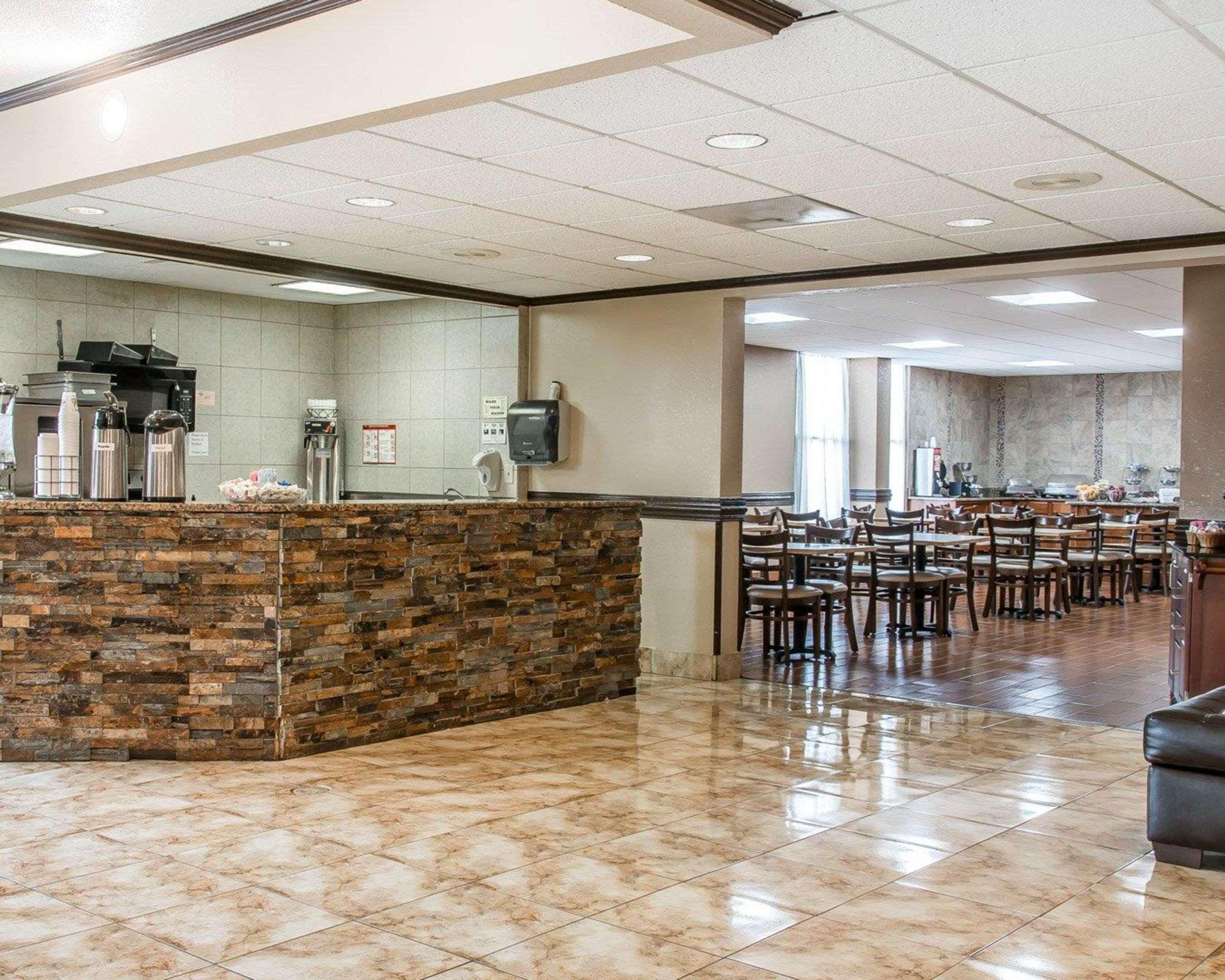 Clarion Inn And Suites Airport Grand Rapids Ngoại thất bức ảnh